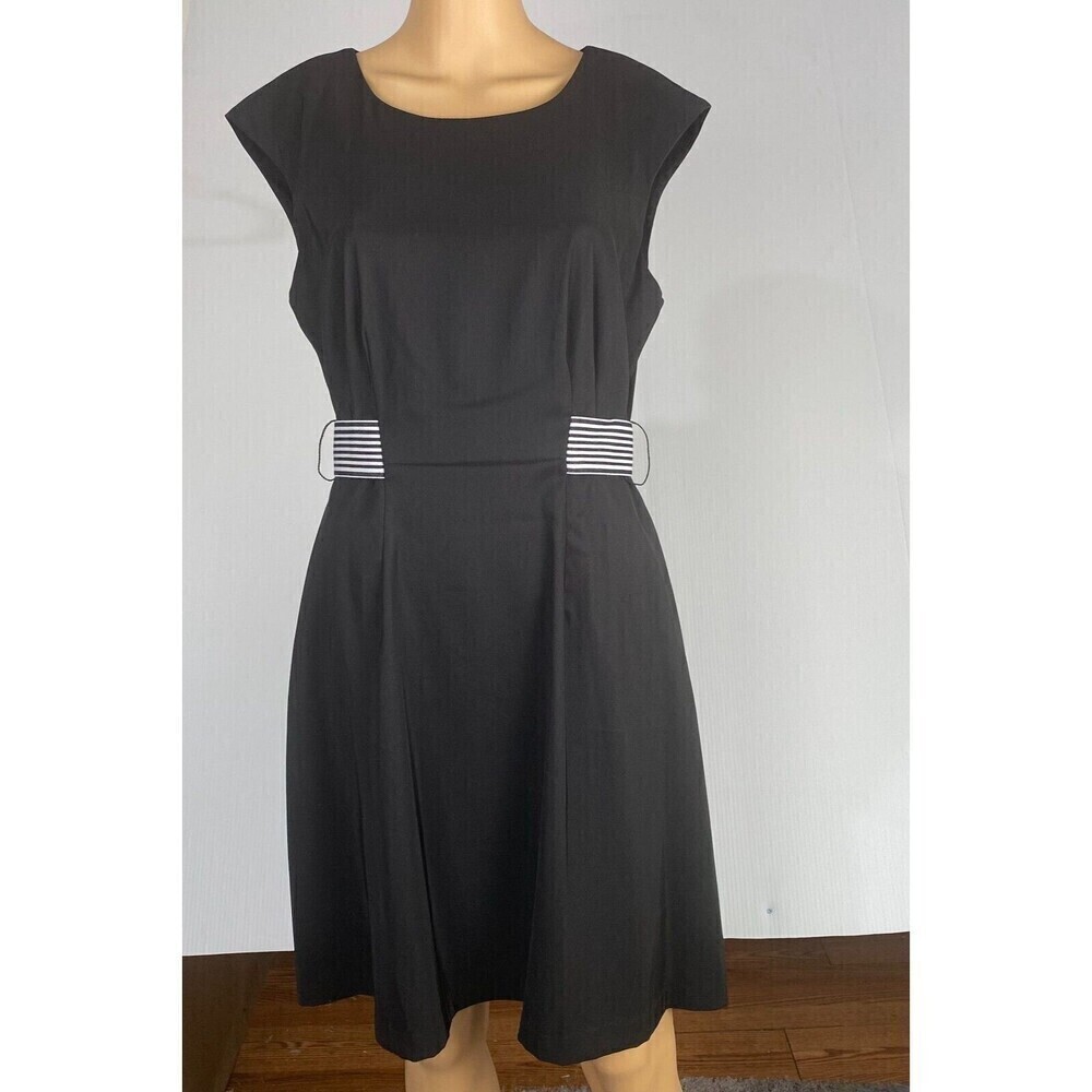 Connected Apparel Women's Black Mini Dress Sleeveless Zipper Size 10 Petite